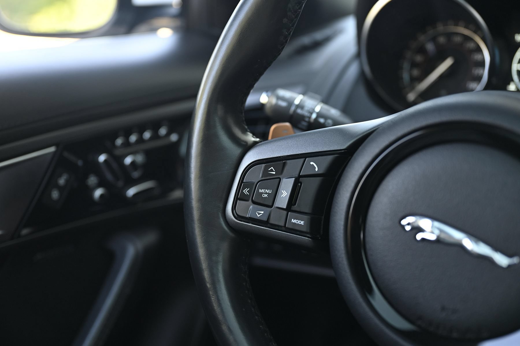Used 2016 Jaguar F-TYPE S RWD image 37