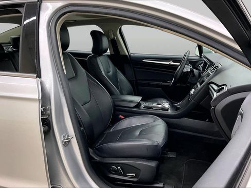 Used 2019 Ford Fusion Titanium FWD image 9