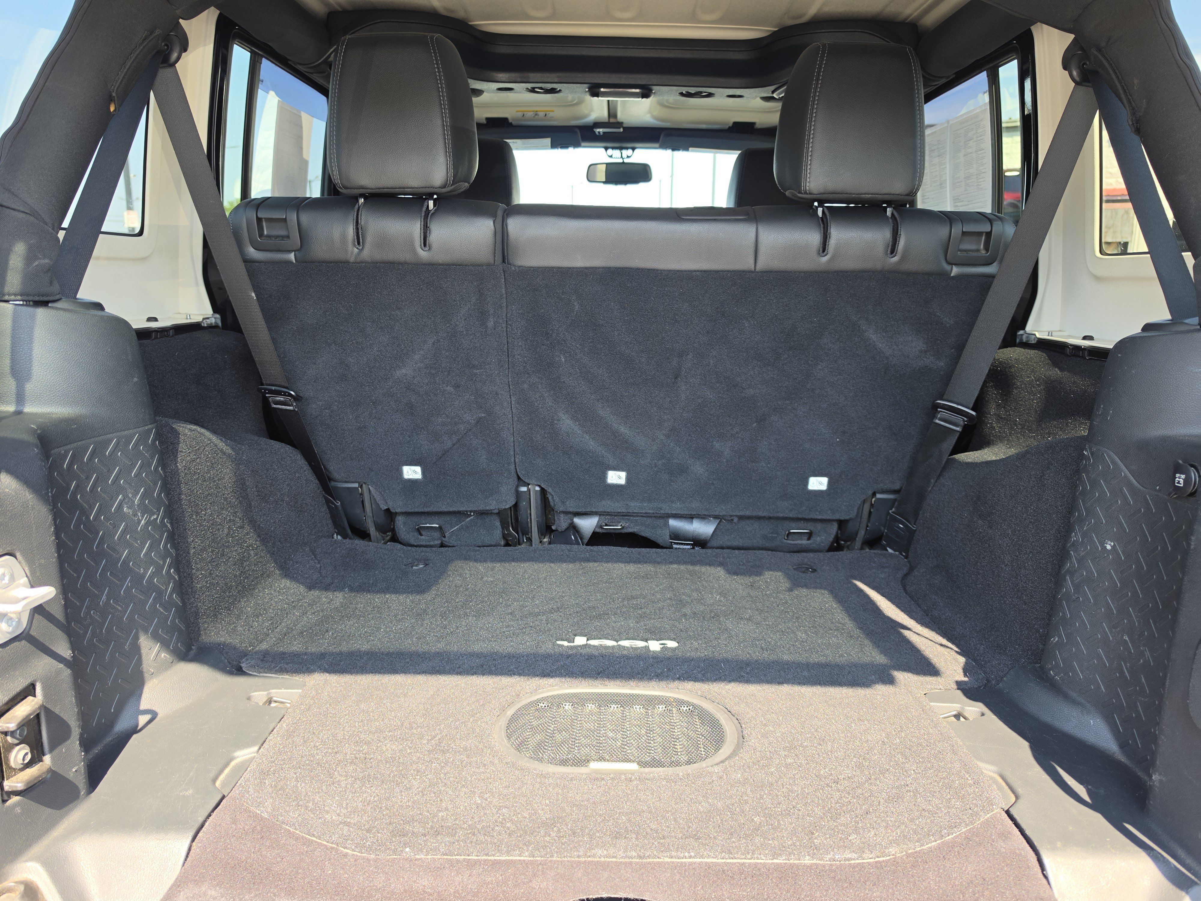 Used 2016 Jeep Wrangler Unlimited Sahara AWD/4WD image 11