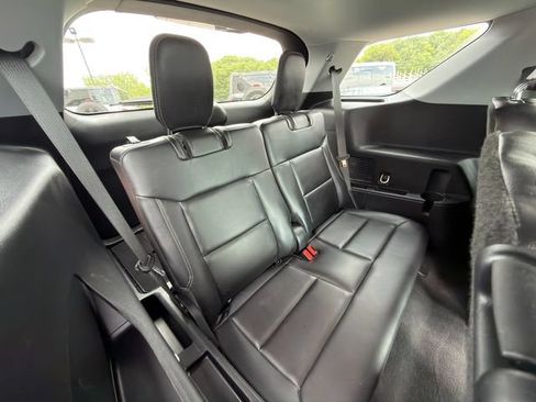 Used 2023 Ford Explorer XLT w/ Equipment Group 202A AWD/4WD image 12