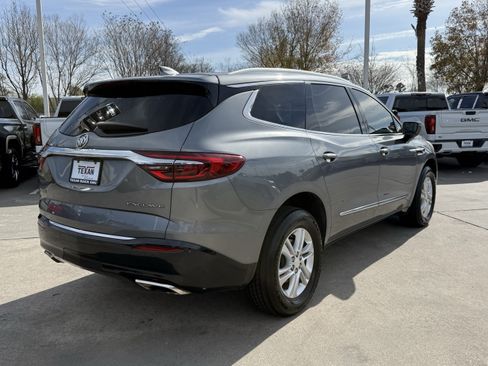 Used 2018 Buick Enclave Essence image 5