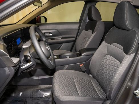 Certified 2025 Nissan Kicks SV image 9