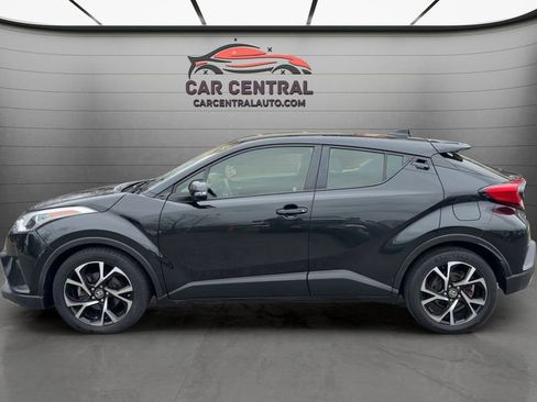 Used 2019 Toyota C-HR XLE image 2