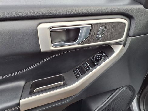 Used 2022 Ford Explorer XLT w/ Equipment Group 202A image 15