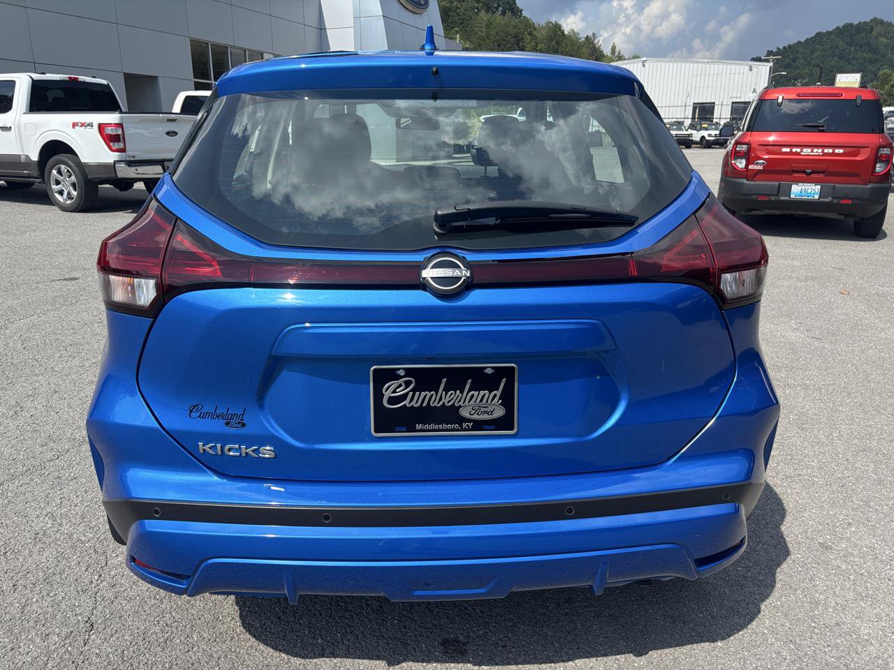 Used 2025 Nissan Kicks Play S FWD image 3