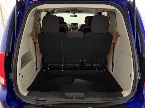 Used 2018 Dodge Grand Caravan SE w/ UConnect Hands-Free Group image 11