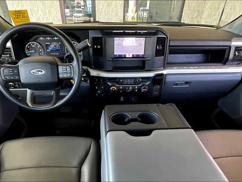 Used 2024 Ford F250 XL w/ XL Chrome Package image 14