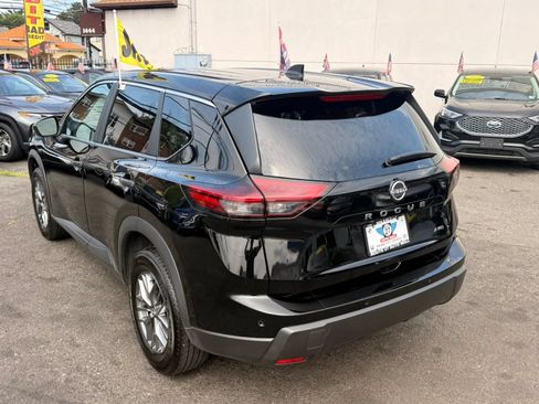 Used 2024 Nissan Rogue S AWD/4WD image 5