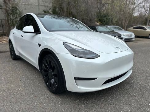 Used 2022 Tesla Model Y Performance image 2