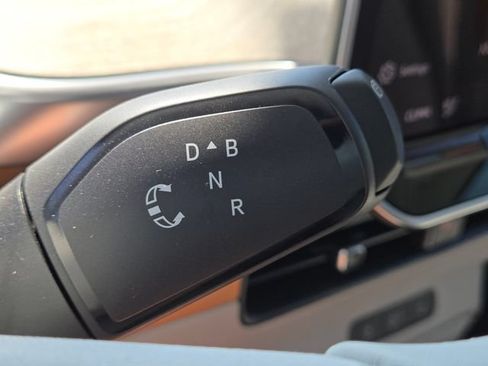 New 2025 Volkswagen ID. Buzz Pro S Plus AWD/4WD image 14