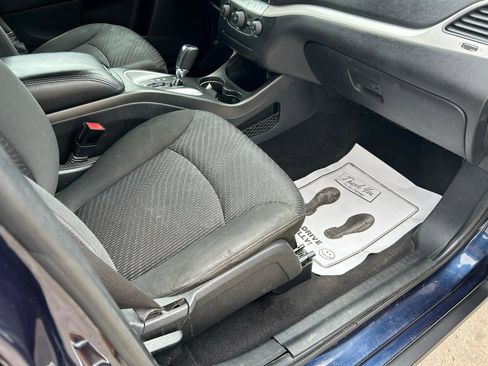 Used 2017 Dodge Journey SE image 12