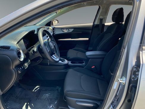Used 2024 Kia Forte LXS w/ LXS Technology Package FWD image 9