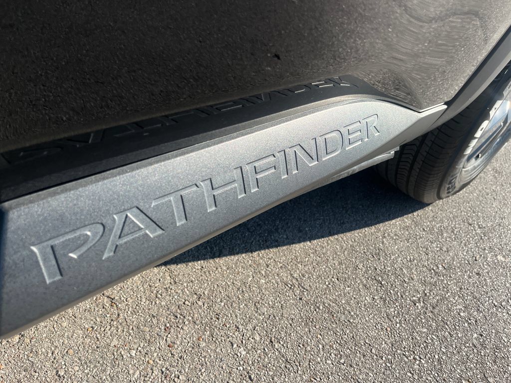 Used 2024 Nissan Pathfinder SV FWD image 33