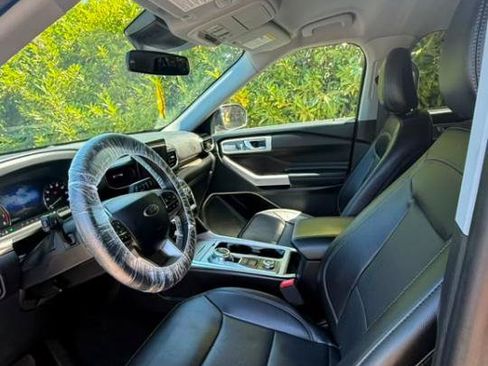 Used 2024 Ford Explorer Limited AWD/4WD image 3