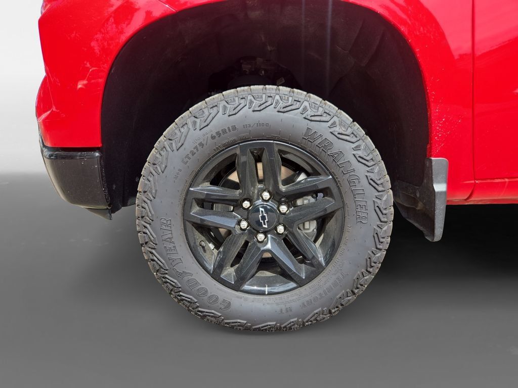 Used 2025 Chevrolet Silverado 1500 Custom Trail Boss w/ Dark Appearance Package AWD/4WD image 15
