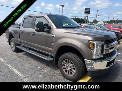 Used 2018 Ford F250 XLT w/ FX4 Off-Road Package AWD/4WD image 3
