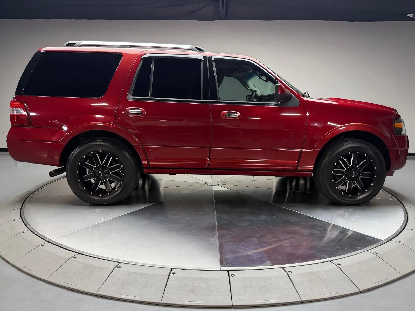 Used 2013 Ford Expedition Limited RWD image 6