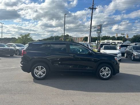 Used 2024 GMC Terrain SLE AWD/4WD image 8