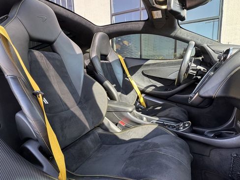 Used 2017 McLaren 570S image 21