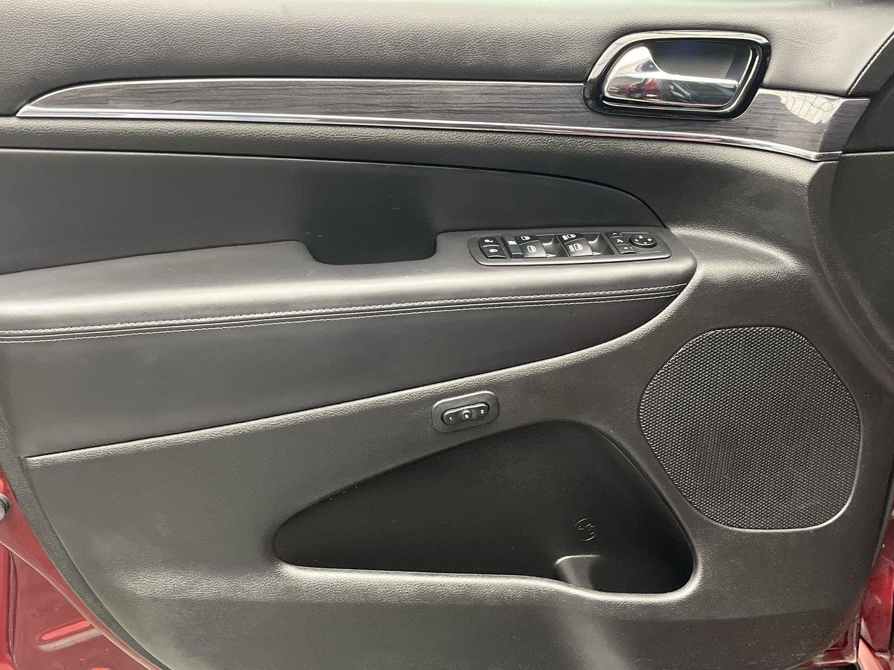 Used 2019 Jeep Grand Cherokee Overland AWD/4WD image 8
