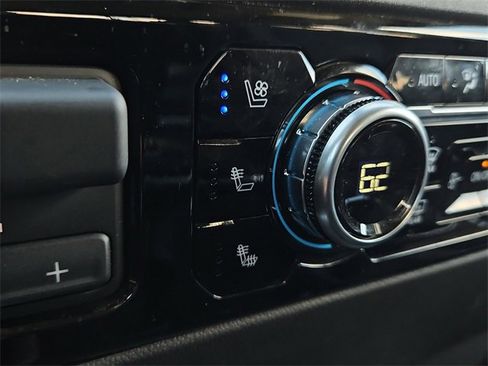 Certified 2025 GMC Sierra 1500 SLT image 5