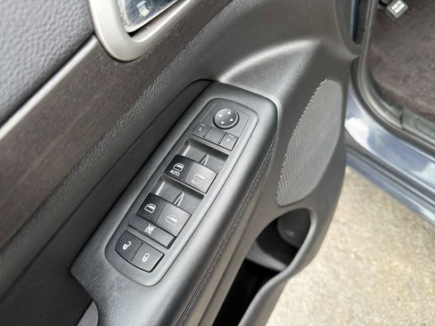 Used 2017 Jeep Grand Cherokee Altitude image 21