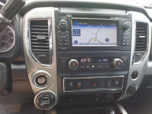Used 2017 Nissan Titan PRO-4X w/ Pro-4x Convenience Package AWD/4WD image 16
