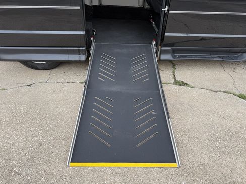 Used 2019 Dodge Grand Caravan SXT FWD image 30