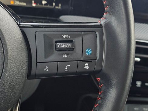 Certified 2025 Nissan Kicks SR AWD/4WD image 31