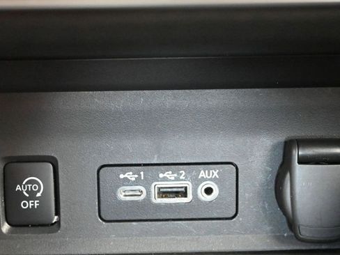 Used 2025 Nissan Sentra SV FWD image 33