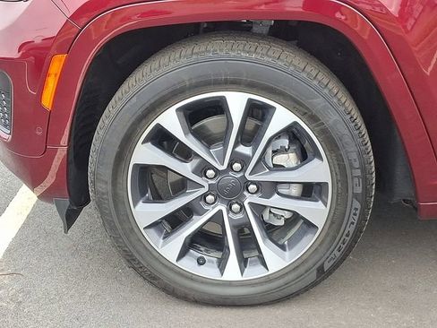 Used 2024 Jeep Grand Cherokee L Overland w/ Luxury Tech Group IV AWD/4WD image 8