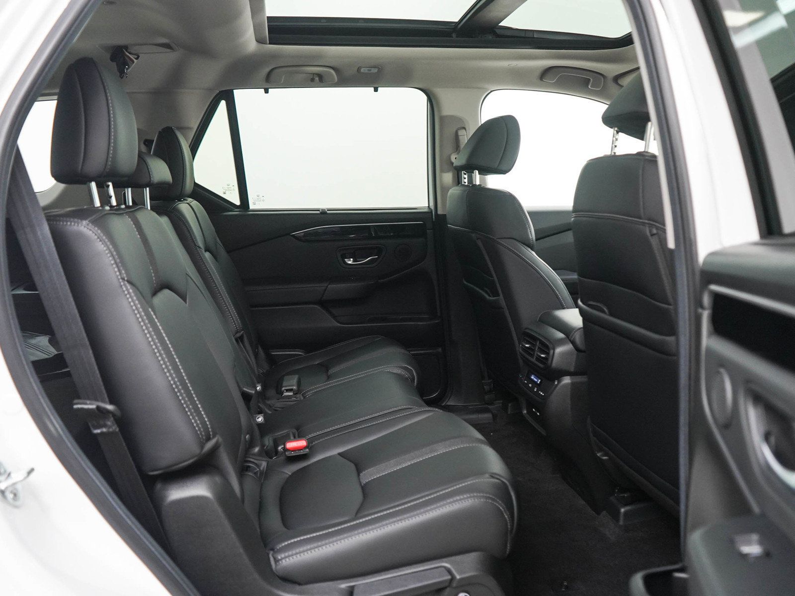 Used 2025 Honda Pilot Touring image 12
