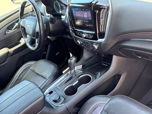 Used 2020 Chevrolet Traverse Premier w/ LPO, Blackout Package FWD image 8