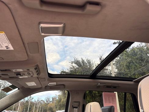 Used 2023 Cadillac Escalade Premium Luxury Platinum image 10