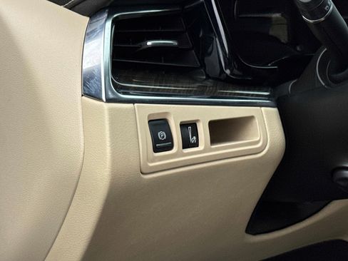 Used 2017 Cadillac XT5 FWD w/ LPO, Wheel Lock Package image 12