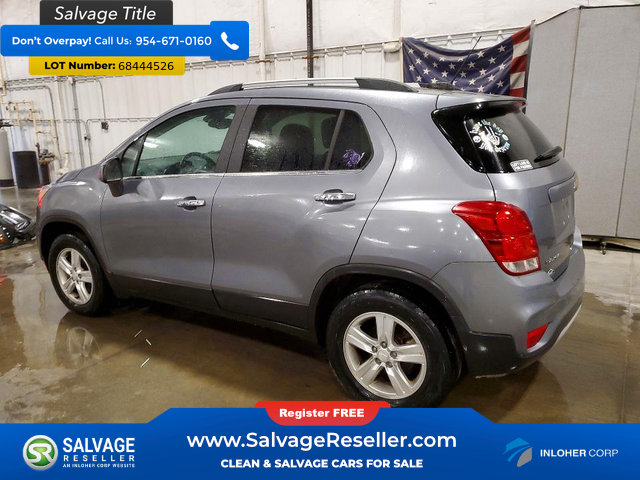 Used 2020 Chevrolet Trax LT w/ LT Convenience Package AWD/4WD image 3