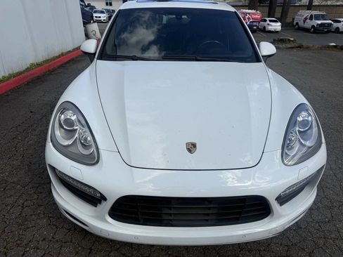 Used 2013 Porsche Cayenne Turbo image 19