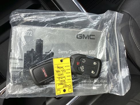 Used 2022 GMC Sierra 1500 SLT w/ SLT Convenience Package image 21
