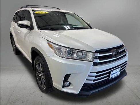 Used 2019 Toyota Highlander Plus AWD/4WD image 8