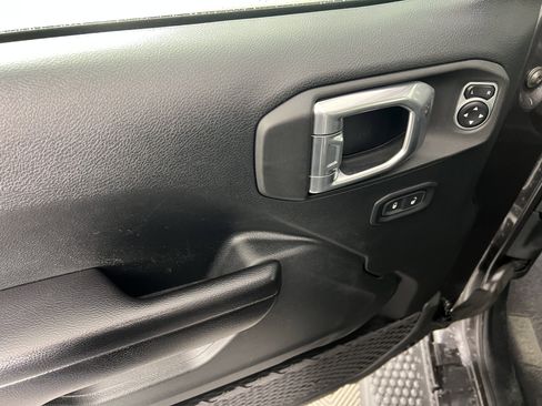 Used 2021 Jeep Wrangler Unlimited Sport AWD/4WD image 16