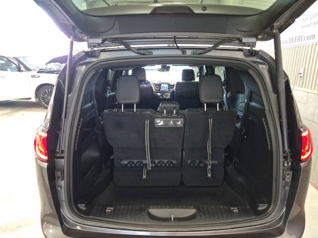 Used 2020 Chrysler Pacifica Touring-L AWD/4WD image 18
