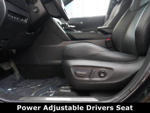 Used 2022 Toyota Venza Limited image 12