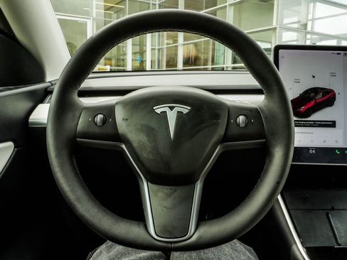 Used 2021 Tesla Model Y Long Range AWD/4WD image 14