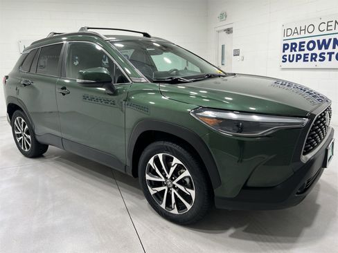 Used 2022 Toyota Corolla Cross XLE image 2