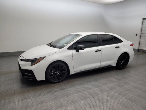 Used 2022 Toyota Corolla SE FWD image 2