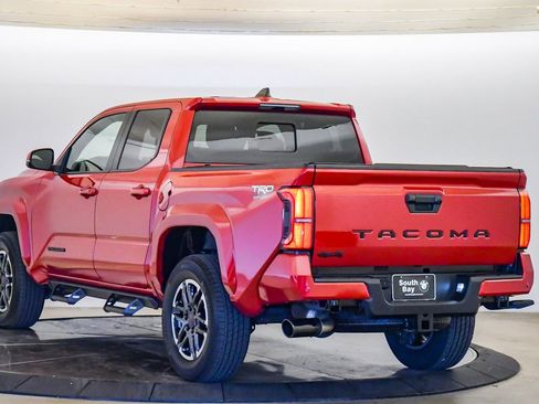 Used 2024 Toyota Tacoma TRD Sport w/ TRD Sport Upgrade Package image 2