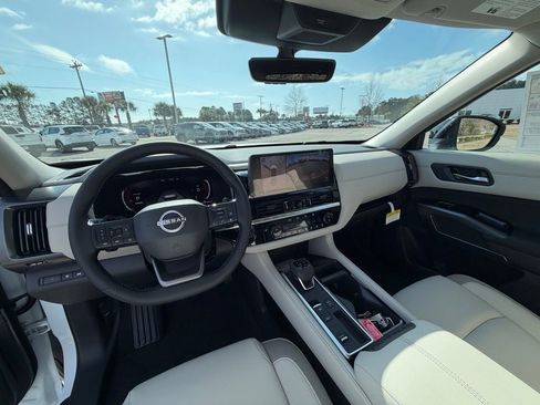 New 2026 Nissan Pathfinder SL image 19