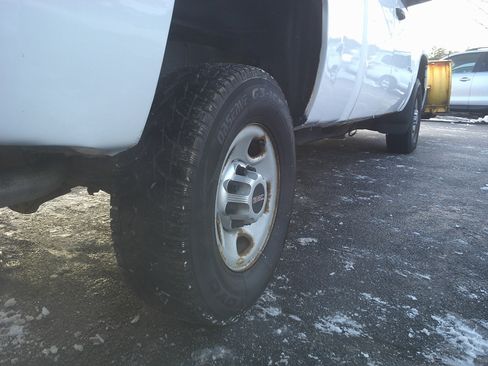 Used 2010 GMC Sierra 2500 W/T w/ Snow Plow Prep Package image 13