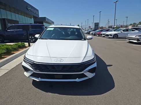 New 2025 Hyundai Elantra Limited image 2