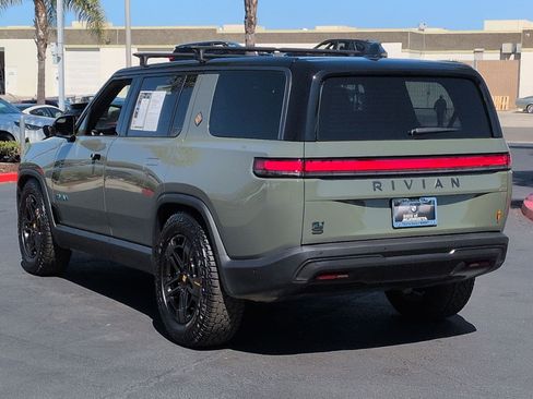 Used 2026 Rivian R1S Premium AWD/4WD image 8